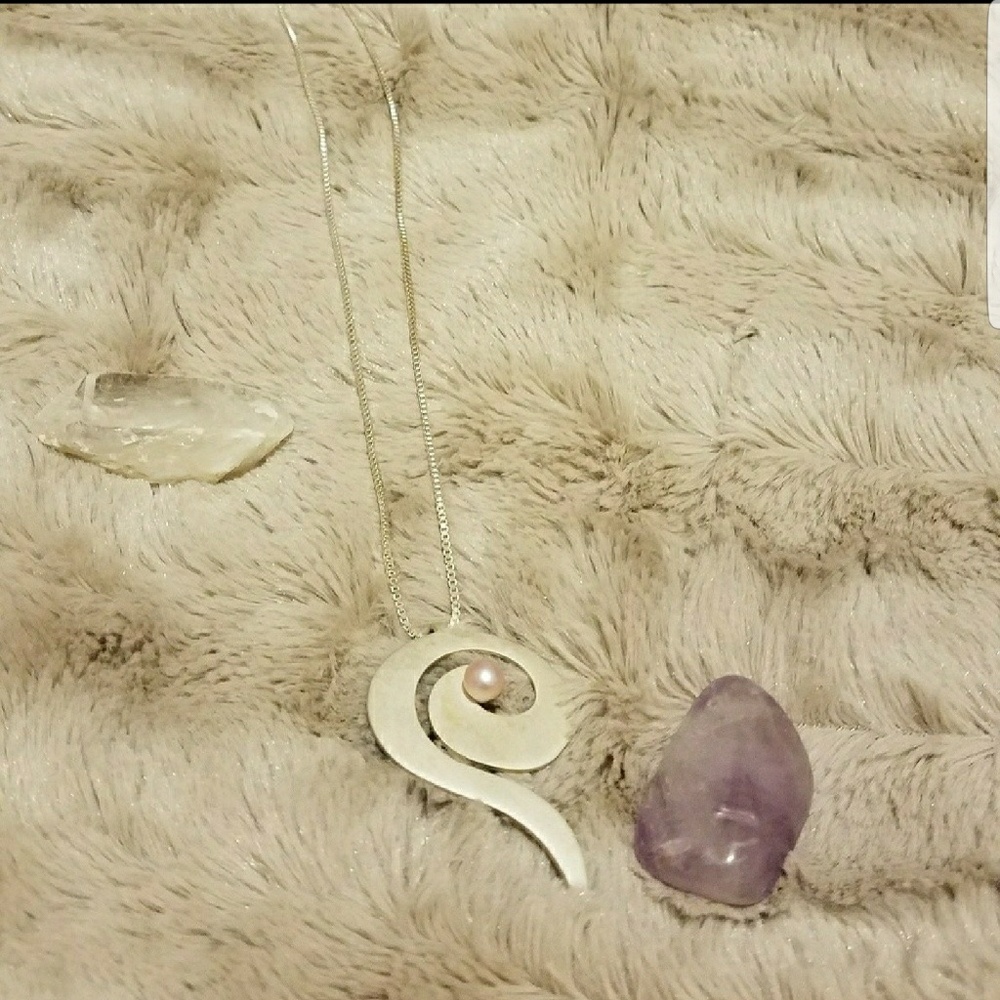 Vantel pearl necklace